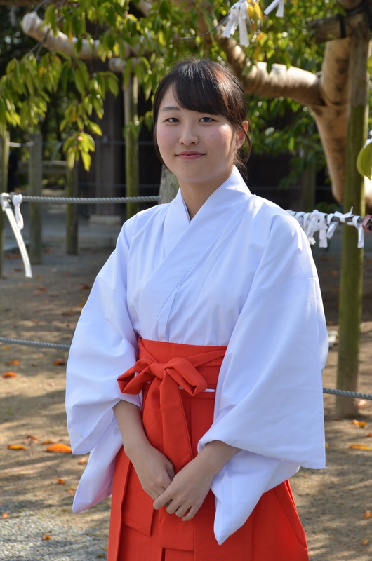 竜王戦中継plus 巫女さんの衣装を着て 竜王戦中継plus 巫女さんの衣装を着て