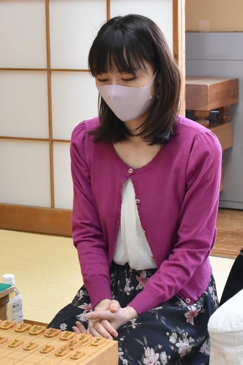 リコー杯女流王座戦中継ブログ 藤井 塚田 藤井女流初段の先手で対局開始 リコー杯女流王座戦中継ブログ 藤井 塚田 藤井女流初段の先手で対局開始