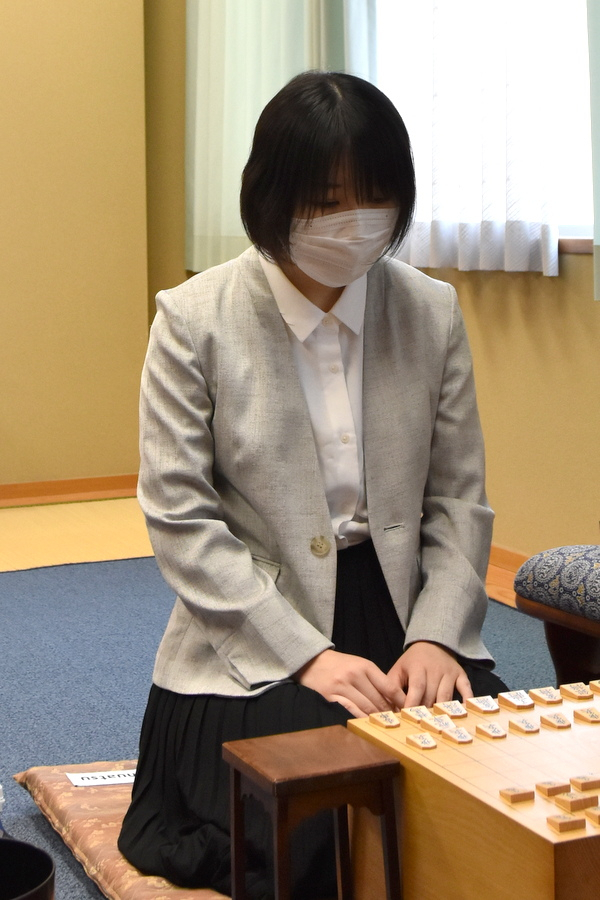 今井絢 リコー杯女流王座戦中継ブログ : 16時対局・開始（４）