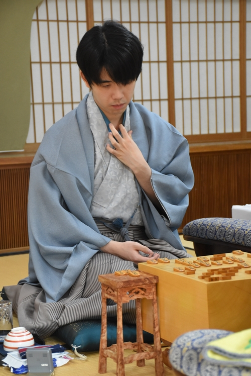 お～いお茶杯王位戦中継Blog : 意外な進行