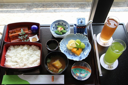 西山女流三冠の昼食