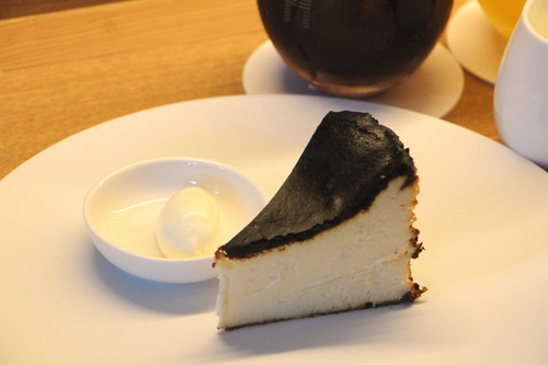 バスクチーズケーキ