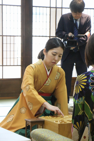 福間香奈女流六冠