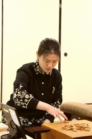 藤井奈々女流初段