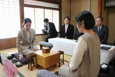 福間女流王位