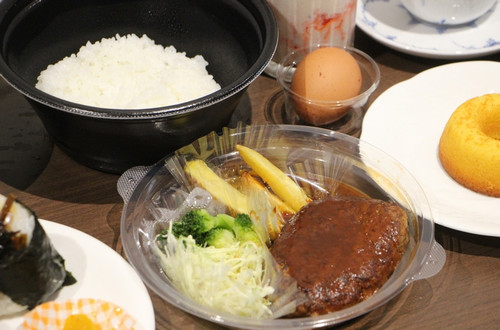 デミグラスと温玉チーズハンバーグ